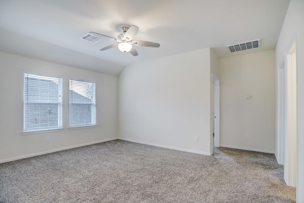 52 Hallmark Drive - Photo 9
