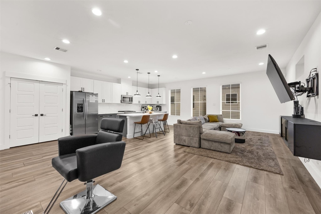 2056 Johanna Drive - Photo 4