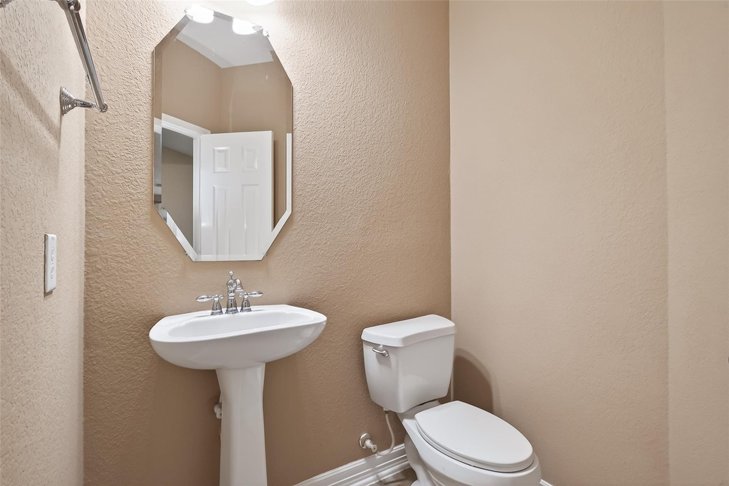 21103 Falcon Creek Court - Photo 18