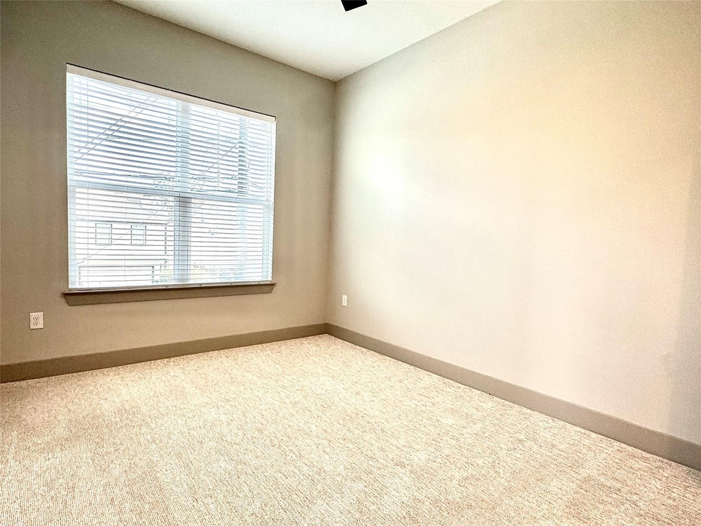401 W 25th Street - Photo 16