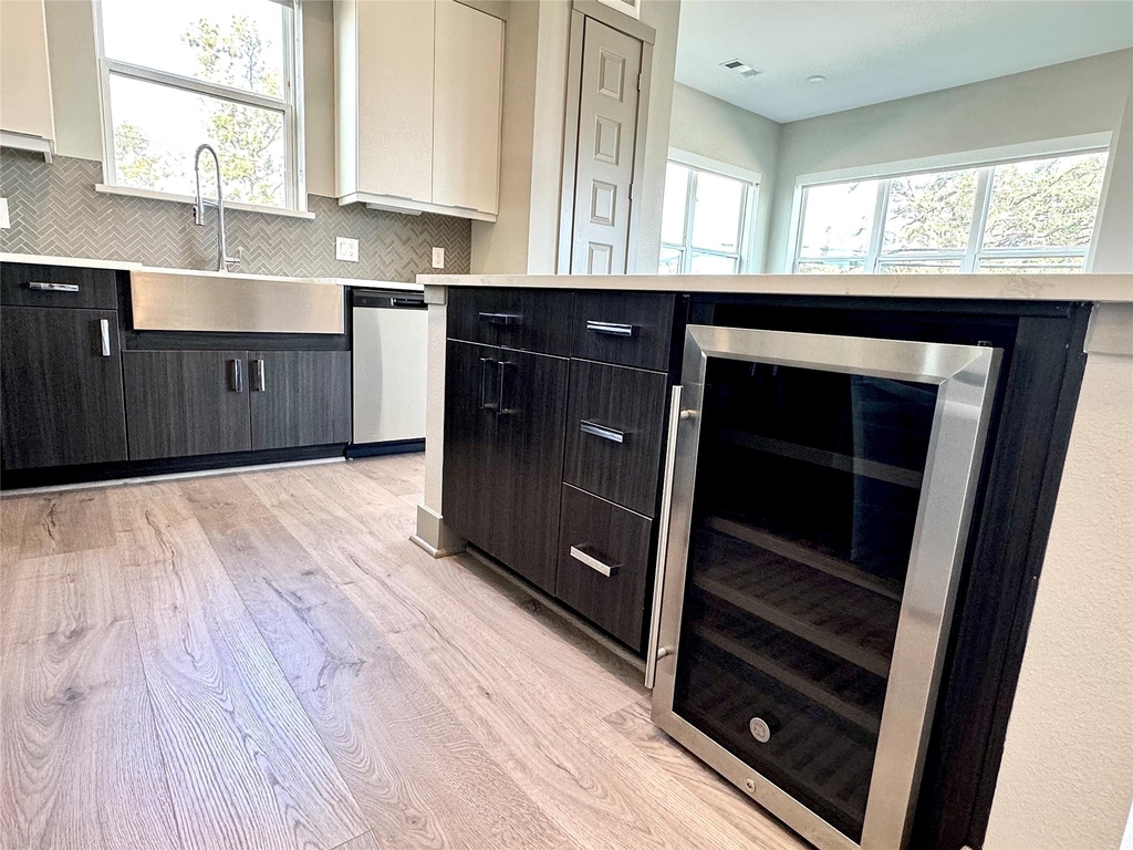 401 W 25th Street - Photo 6