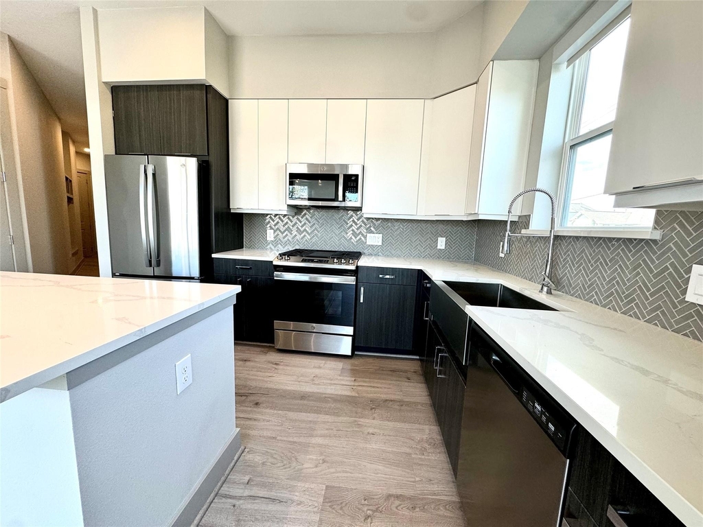 401 W 25th Street - Photo 4