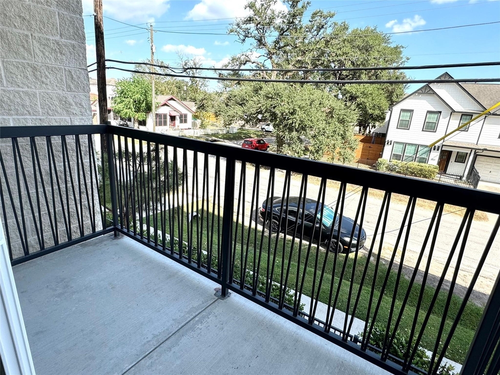 401 W 25th Street - Photo 9