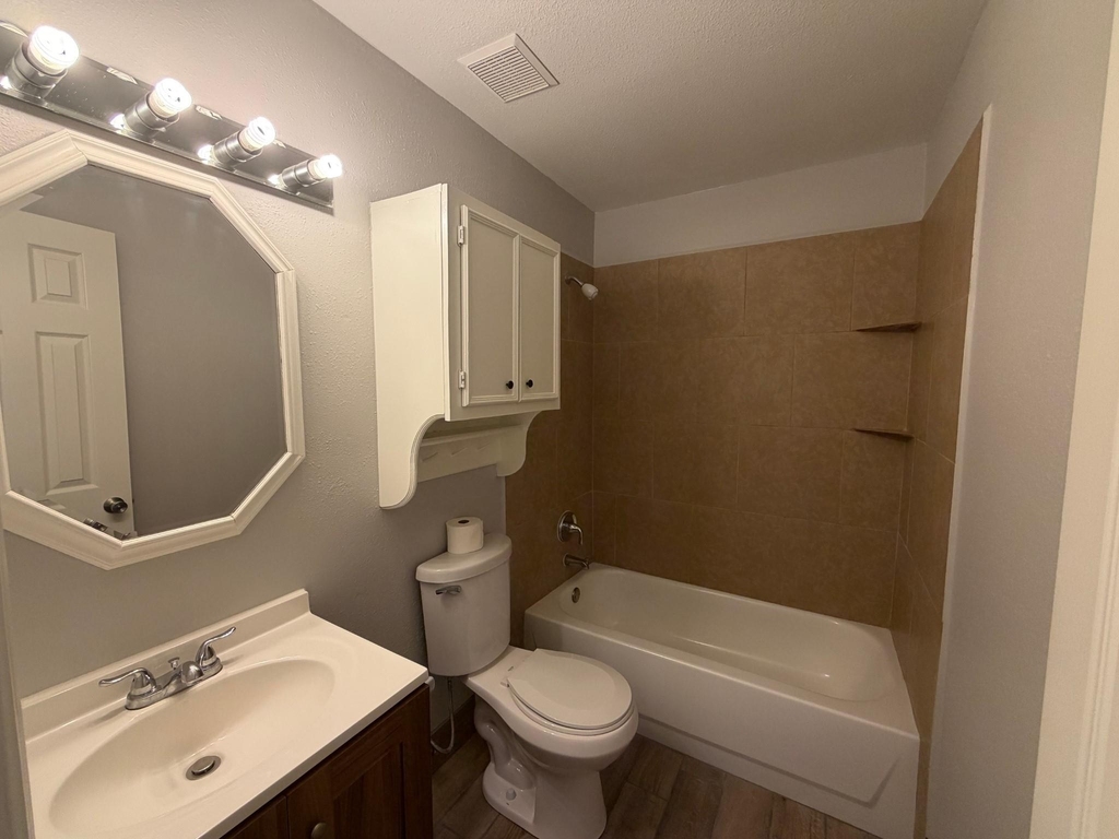 12711 Woodcreek Drive - Photo 11