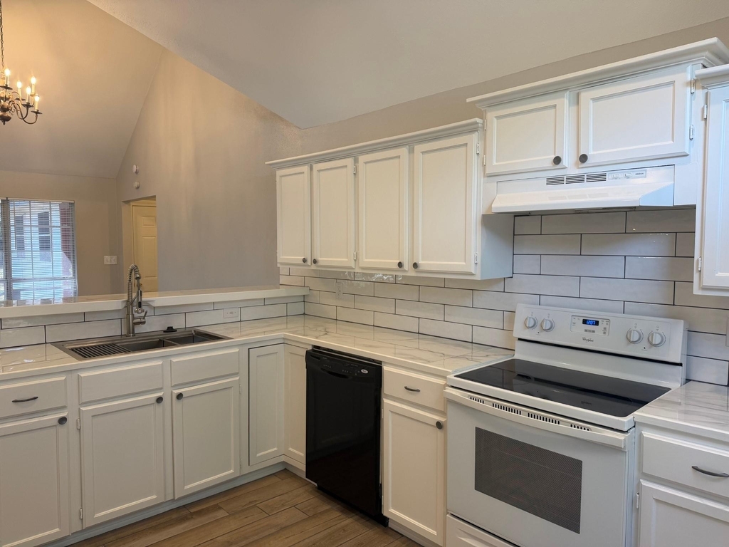 12711 Woodcreek Drive - Photo 5