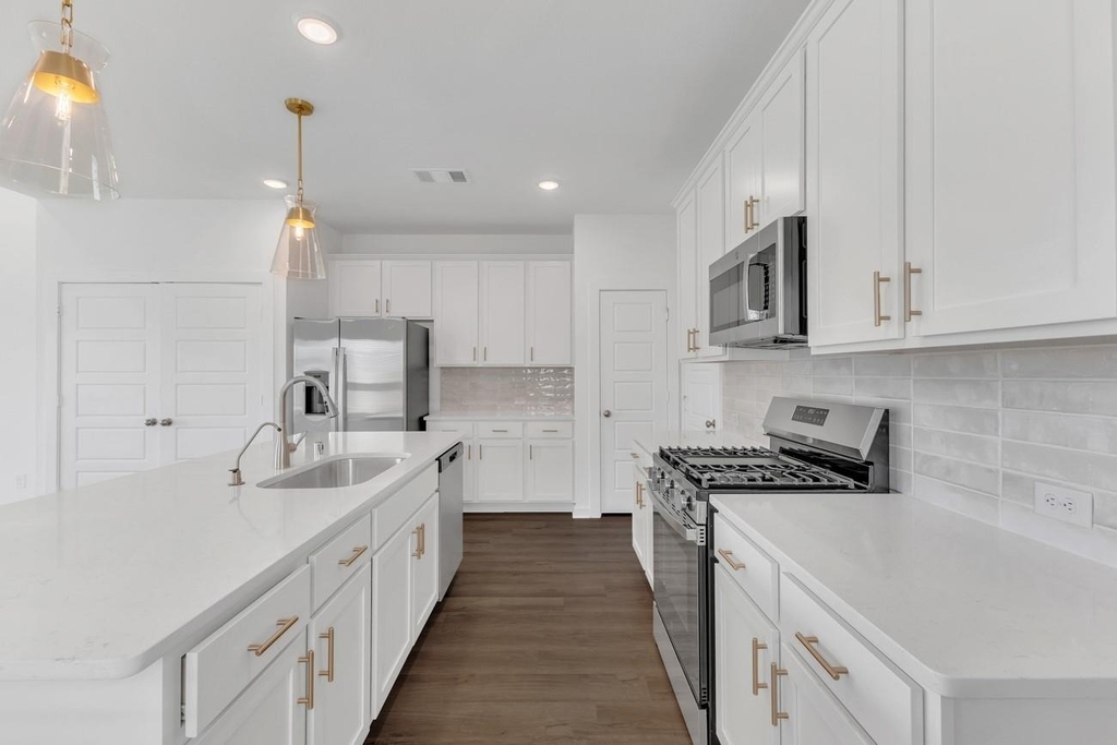 8026 Kay Harbor Drive - Photo 4