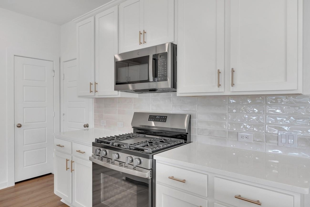 8026 Kay Harbor Drive - Photo 5