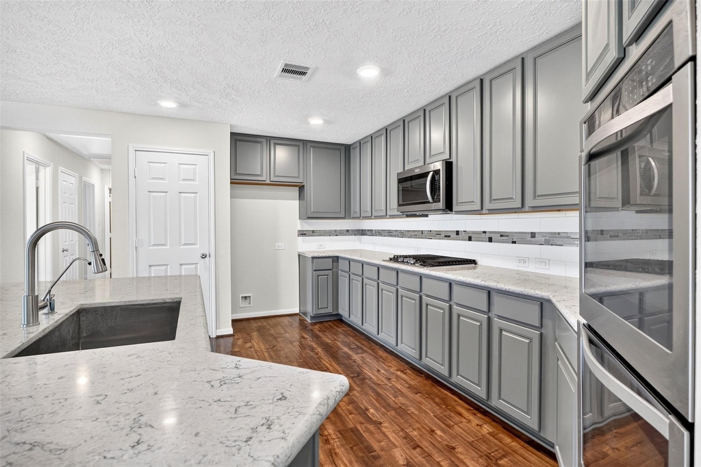 5202 Pine Forest Ridge Street - Photo 19