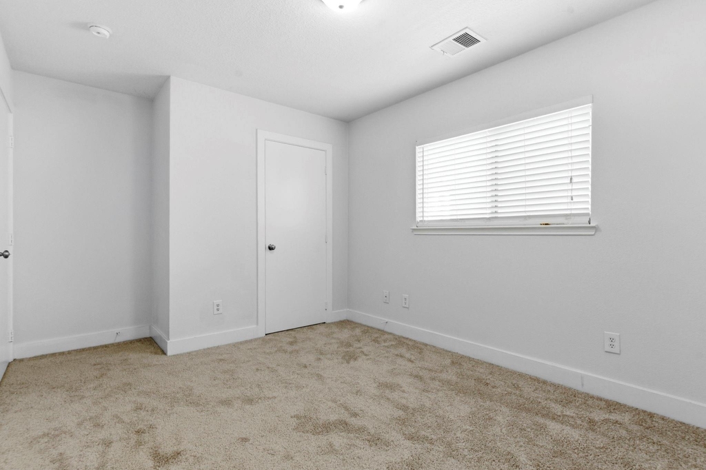 3947 Carriage Park Row - Photo 18