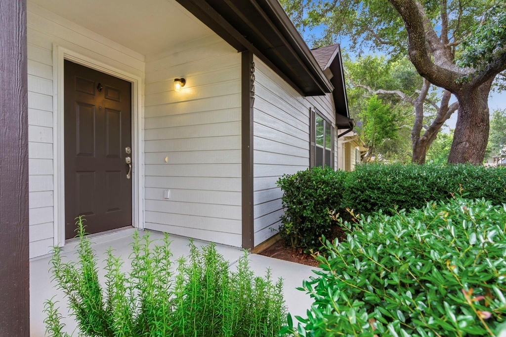 3947 Carriage Park Row - Photo 3