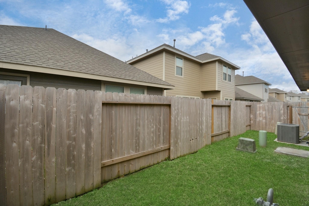 15826 Menlow Bend Drive - Photo 39