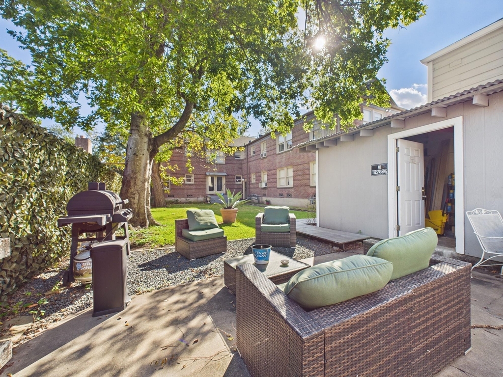 1920 Richmond Avenue - Photo 20