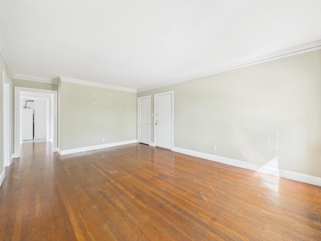 1920 Richmond Avenue - Photo 2
