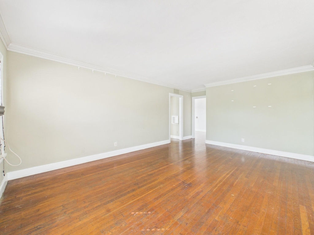 1920 Richmond Avenue - Photo 10
