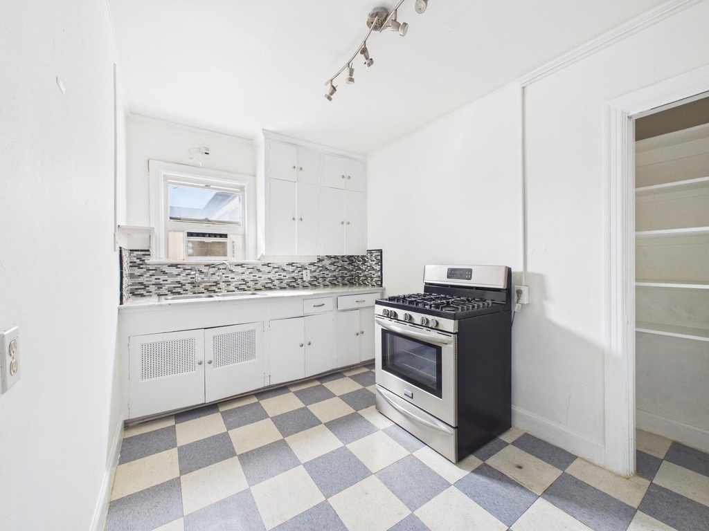 1920 Richmond Avenue - Photo 12