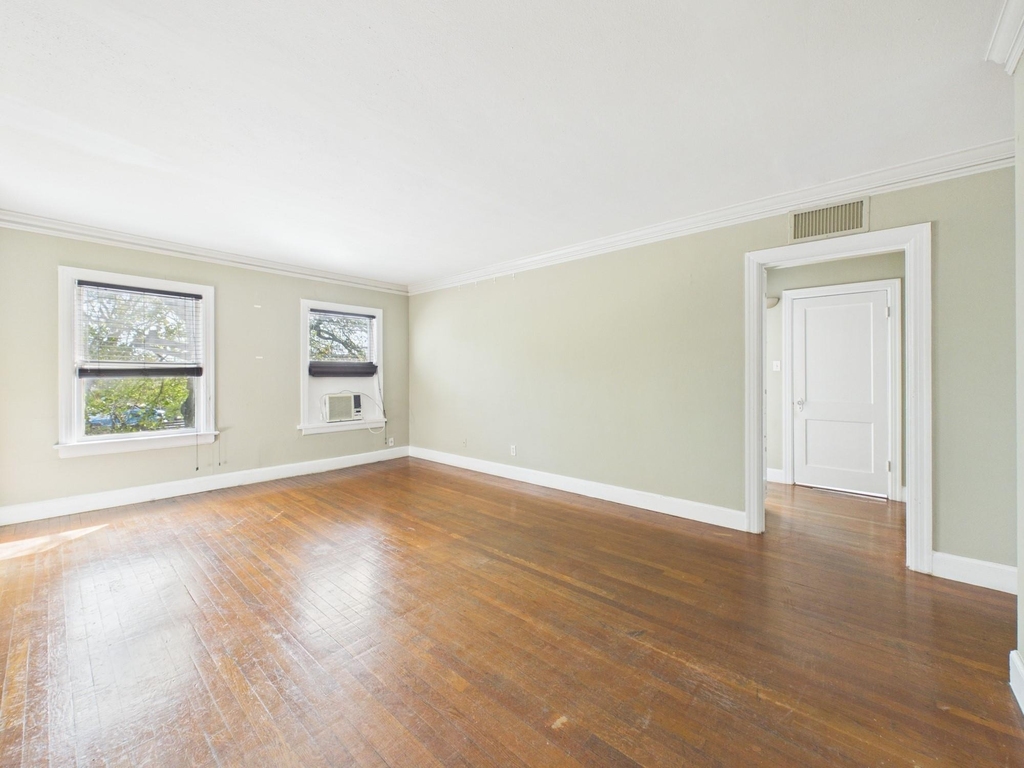 1920 Richmond Avenue - Photo 3