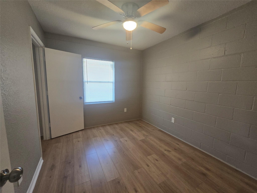 4217 Sealy Avenue - Photo 3