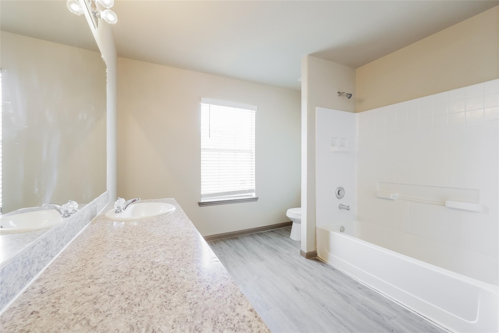 2422 Gibbs Bend Court - Photo 7