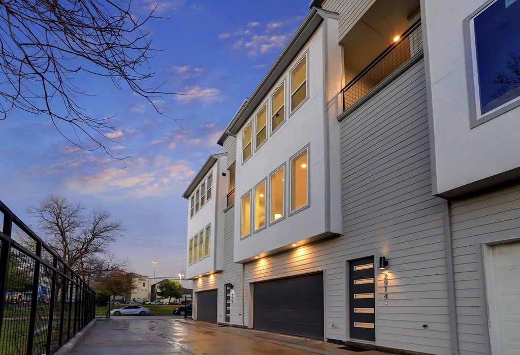 2914 Cline Street - Photo 1
