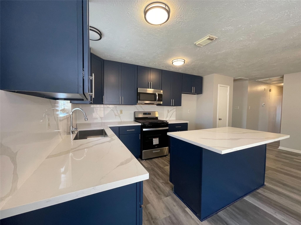 15631 Pilgrim Hall Drive - Photo 7