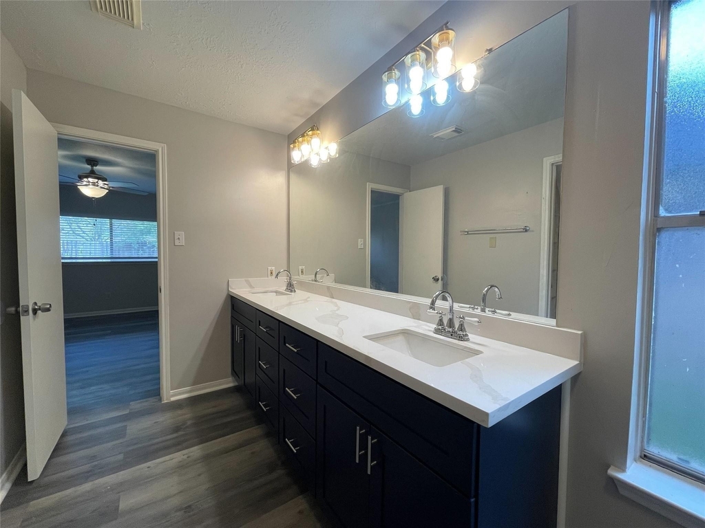 15631 Pilgrim Hall Drive - Photo 8