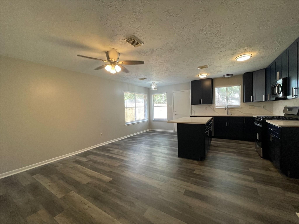 15631 Pilgrim Hall Drive - Photo 4