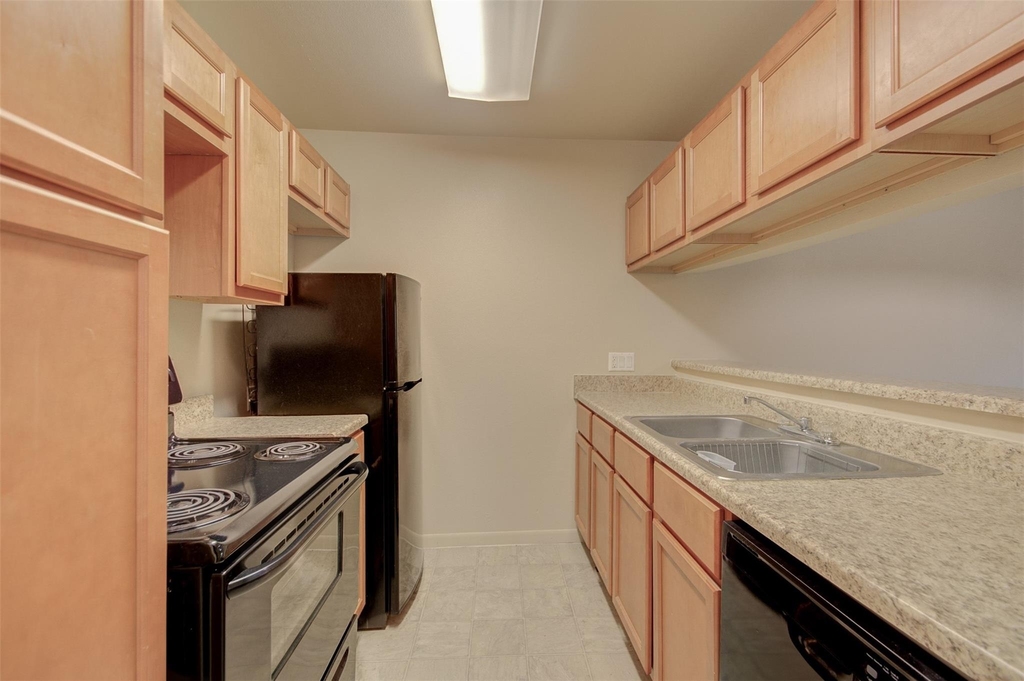 3045 Walnut Bend Lane - Photo 5