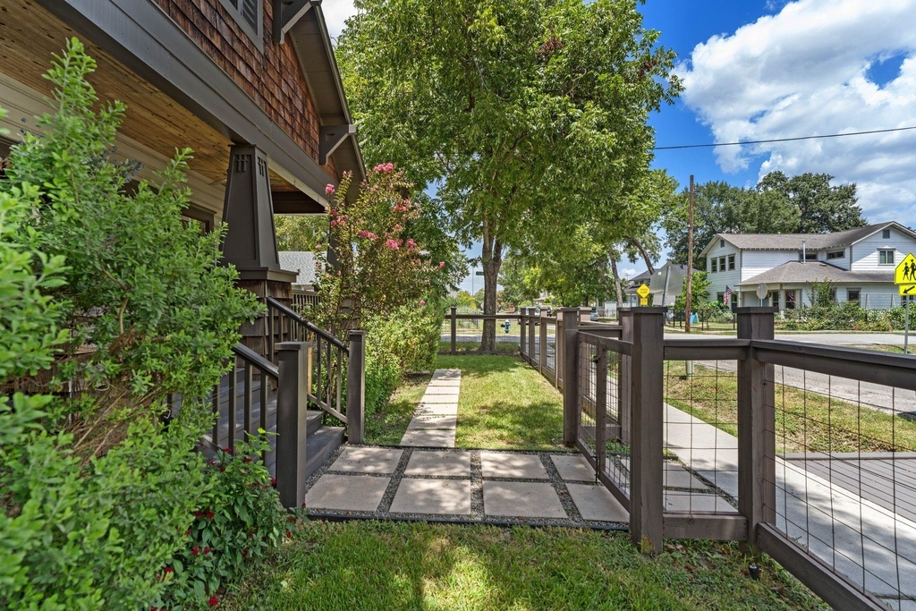 611 Enid Street - Photo 2
