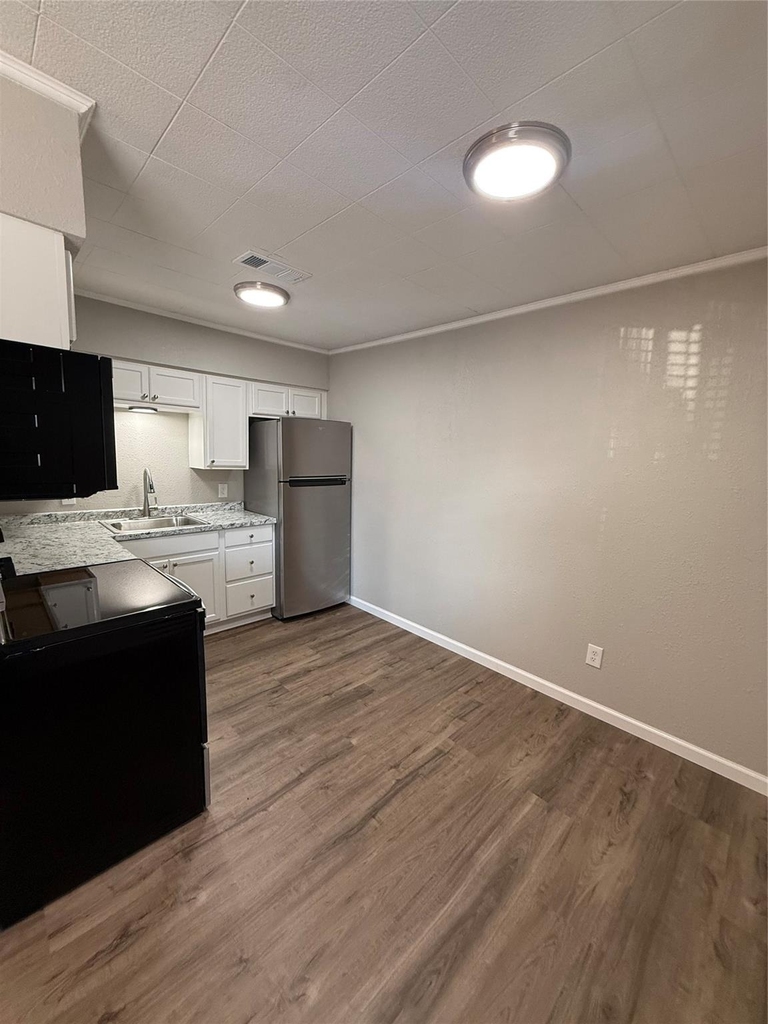 120 Charles Barker Avenue - Photo 1