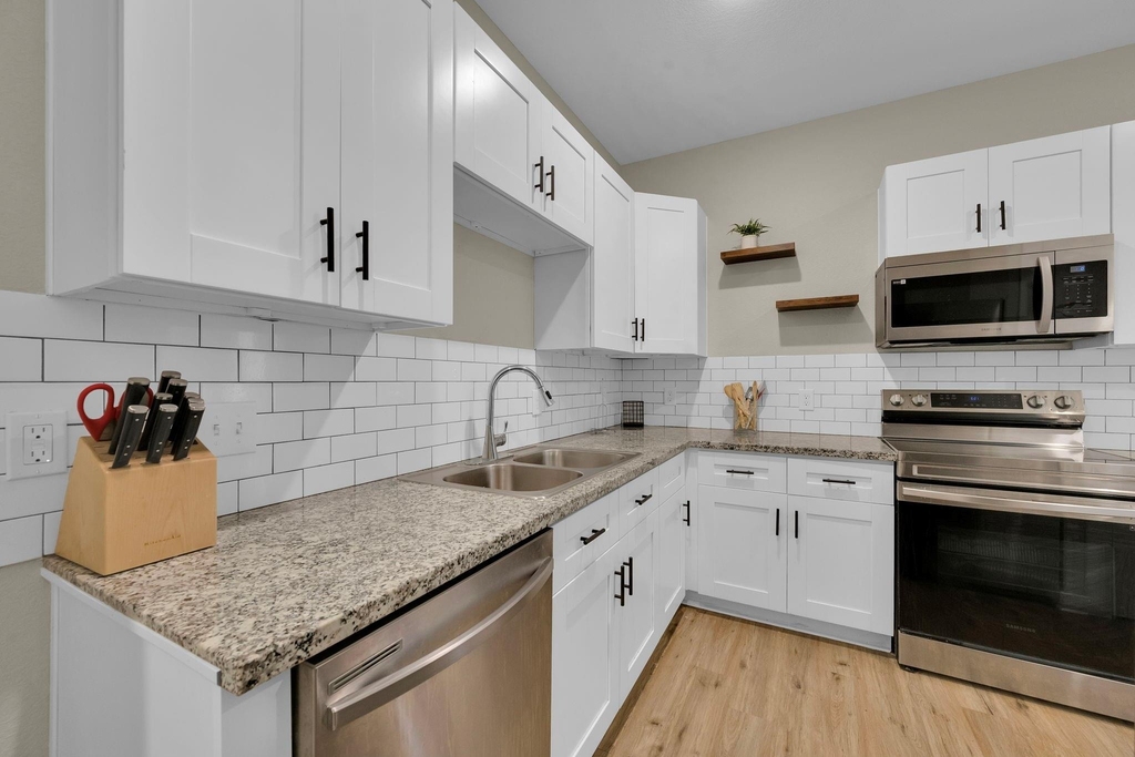 10317 Lake Road - Photo 5