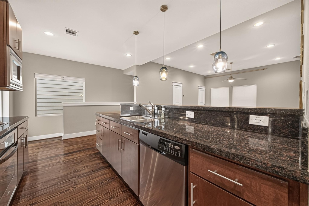 1510 Crockett Street - Photo 20