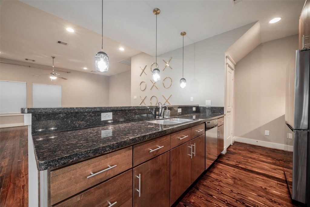 1510 Crockett Street - Photo 17