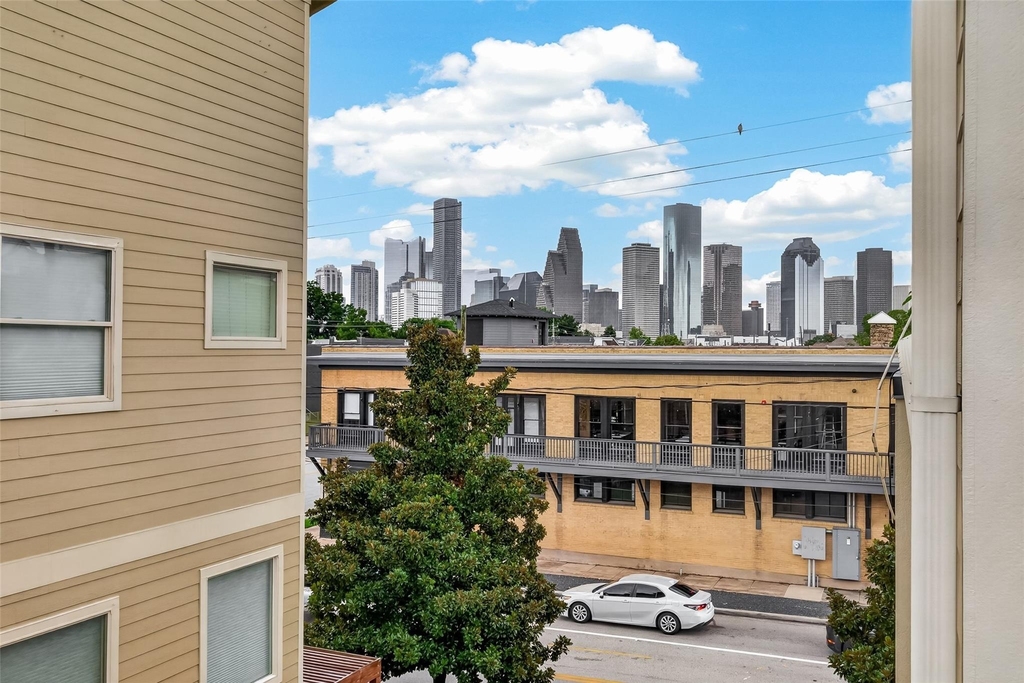 1510 Crockett Street - Photo 1