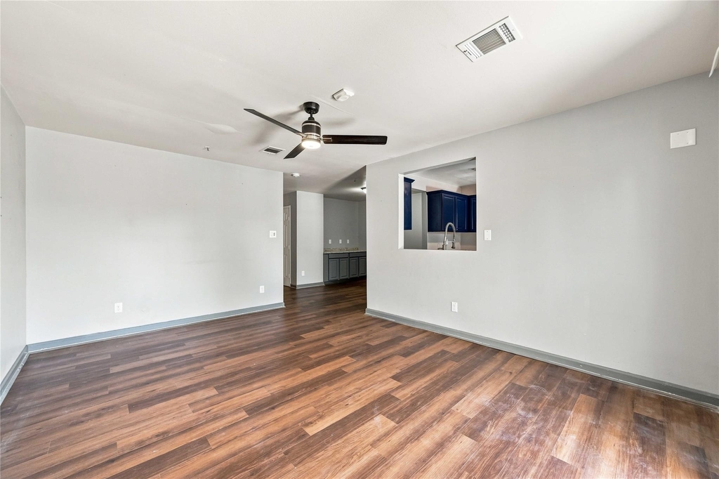 1814 Country Village Boulevard - Photo 5