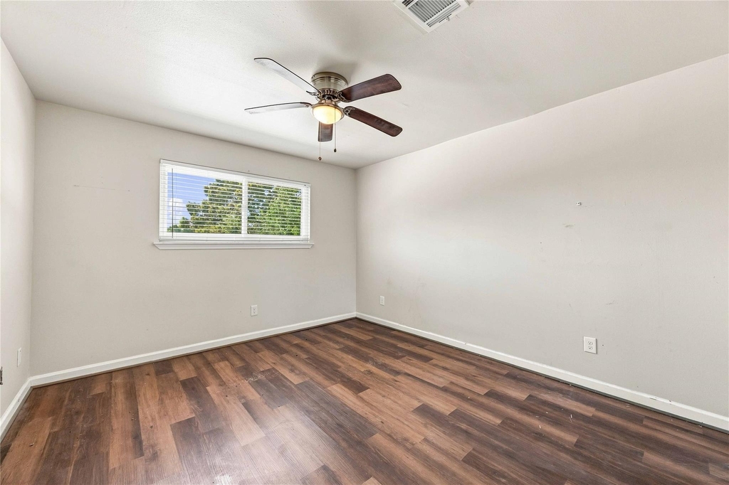 1814 Country Village Boulevard - Photo 17