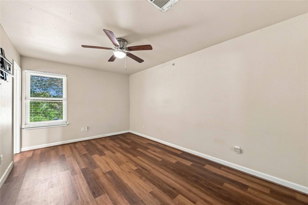 1814 Country Village Boulevard - Photo 11