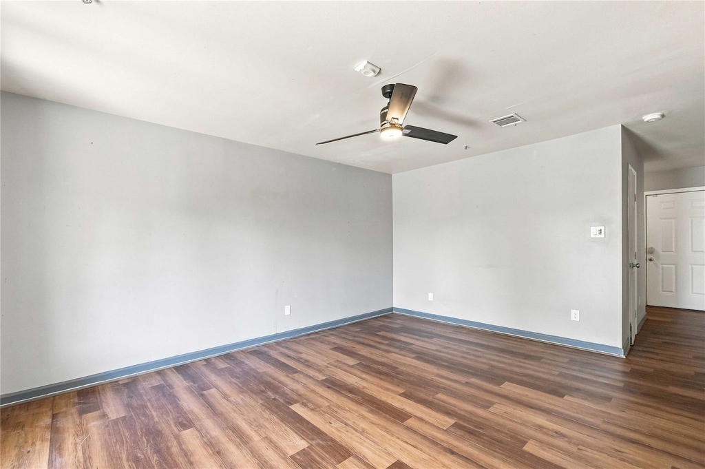 1814 Country Village Boulevard - Photo 6