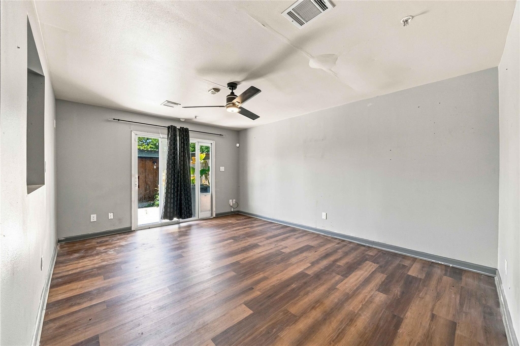 1814 Country Village Boulevard - Photo 4
