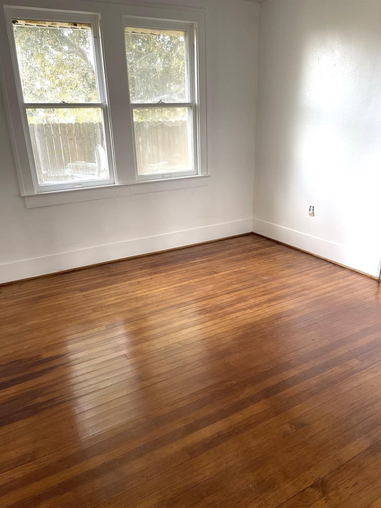 107 Sinclair Street - Photo 18