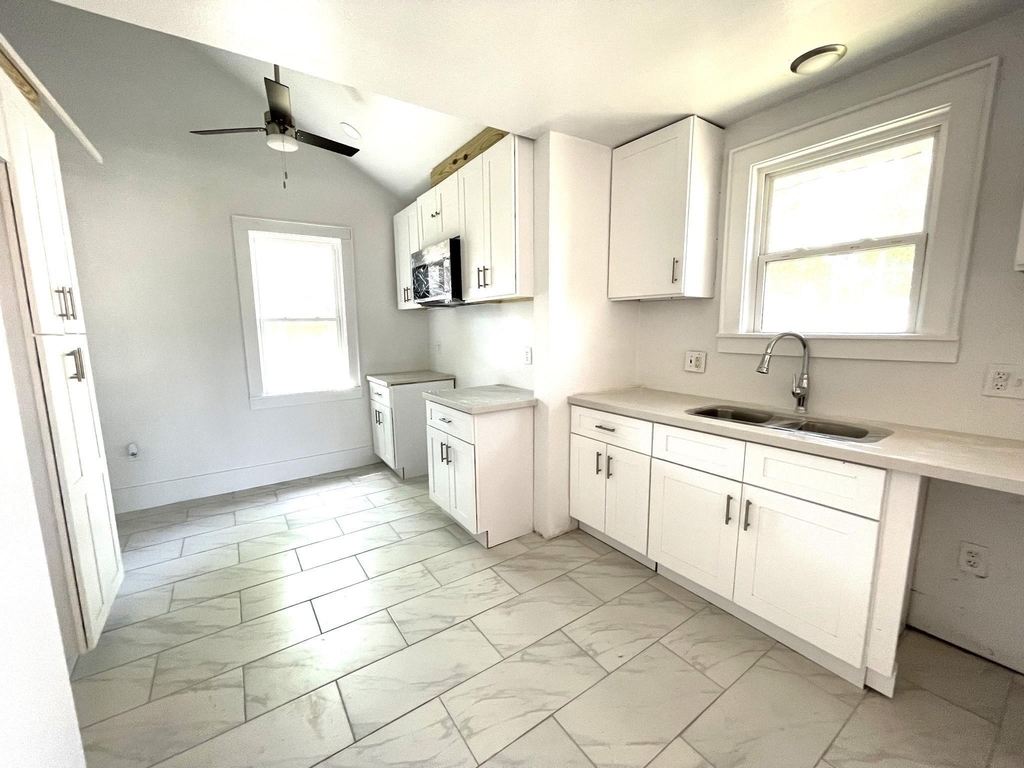 107 Sinclair Street - Photo 3
