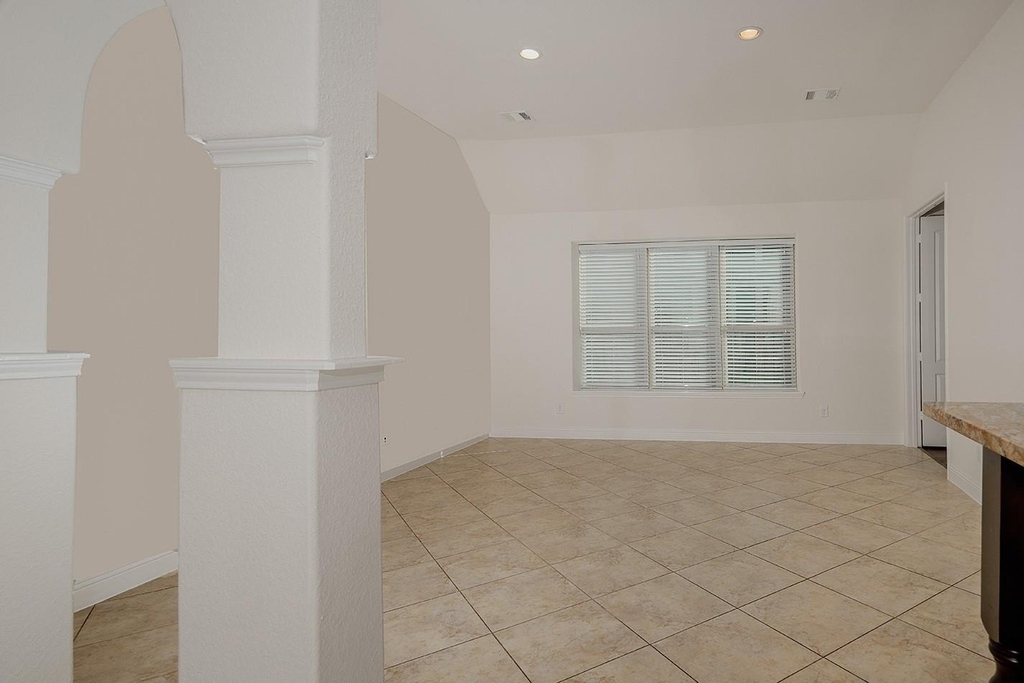 46 Caprice Bend Place - Photo 15