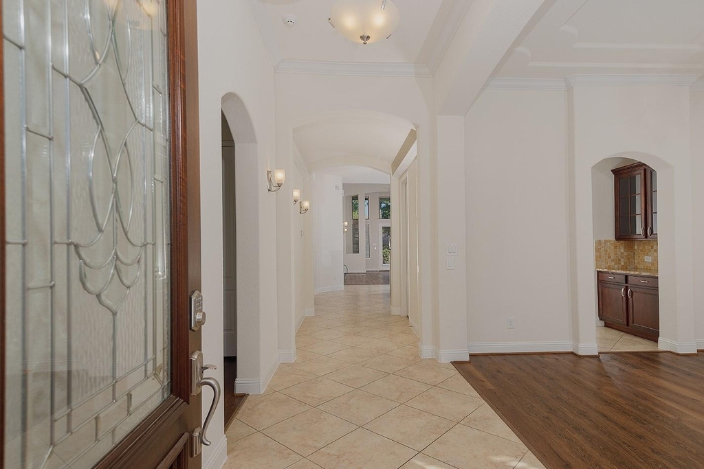 46 Caprice Bend Place - Photo 3