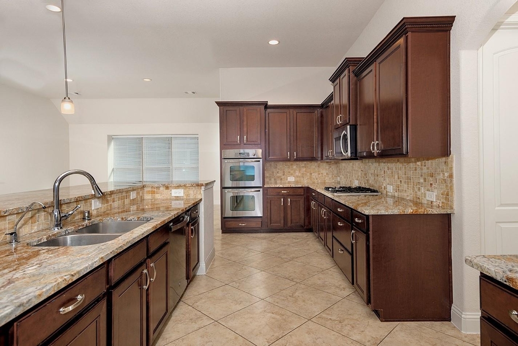 46 Caprice Bend Place - Photo 12