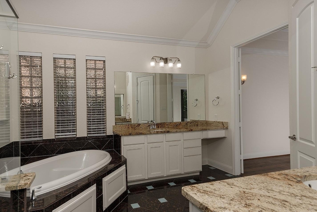 46 Caprice Bend Place - Photo 19
