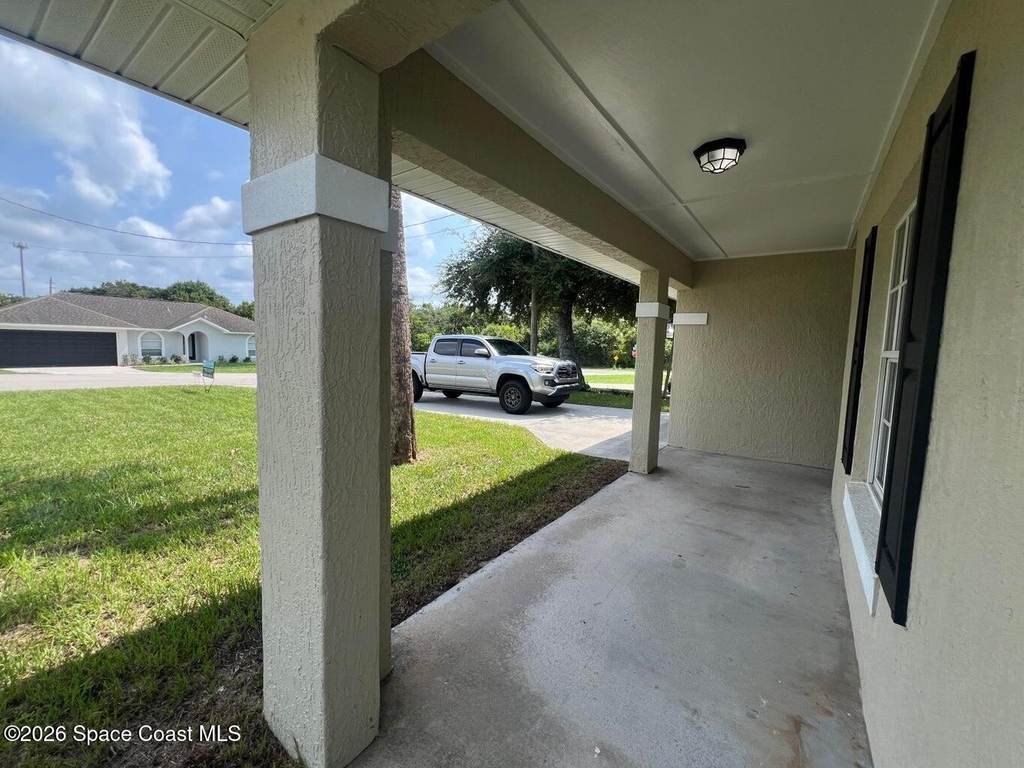 225 12th Street Sw - Photo 3