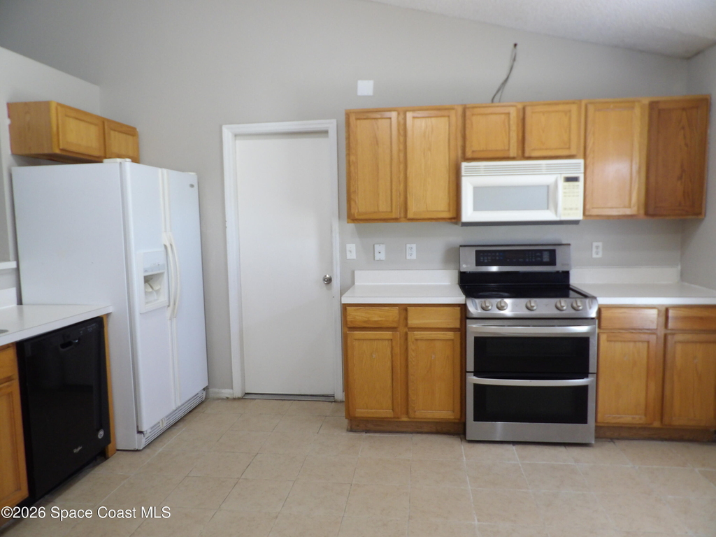 1042 Brookfield Street Se - Photo 1