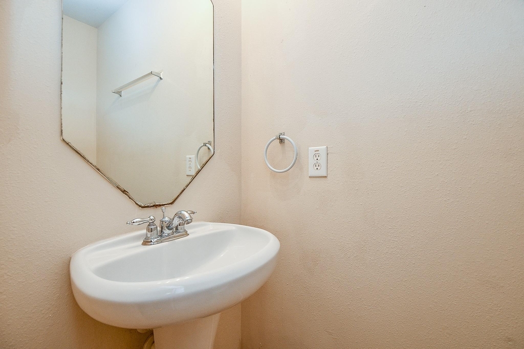 13979 Maximos Dr - Photo 23