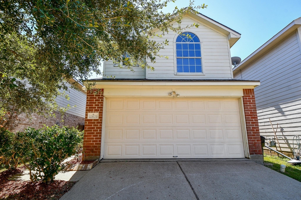13979 Maximos Dr - Photo 0