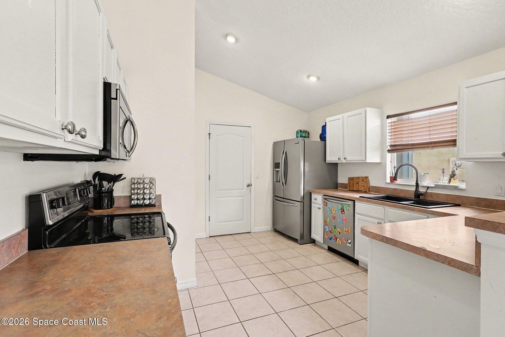 1575 Sun Gazer Drive - Photo 7