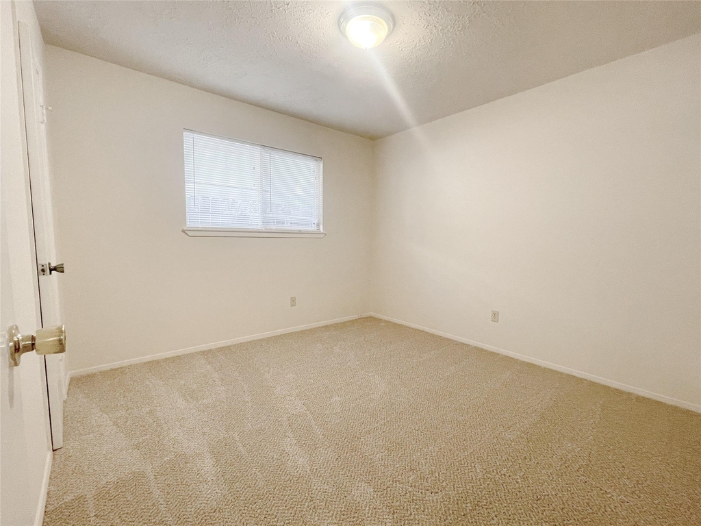 19010 Kemble Road - Photo 10